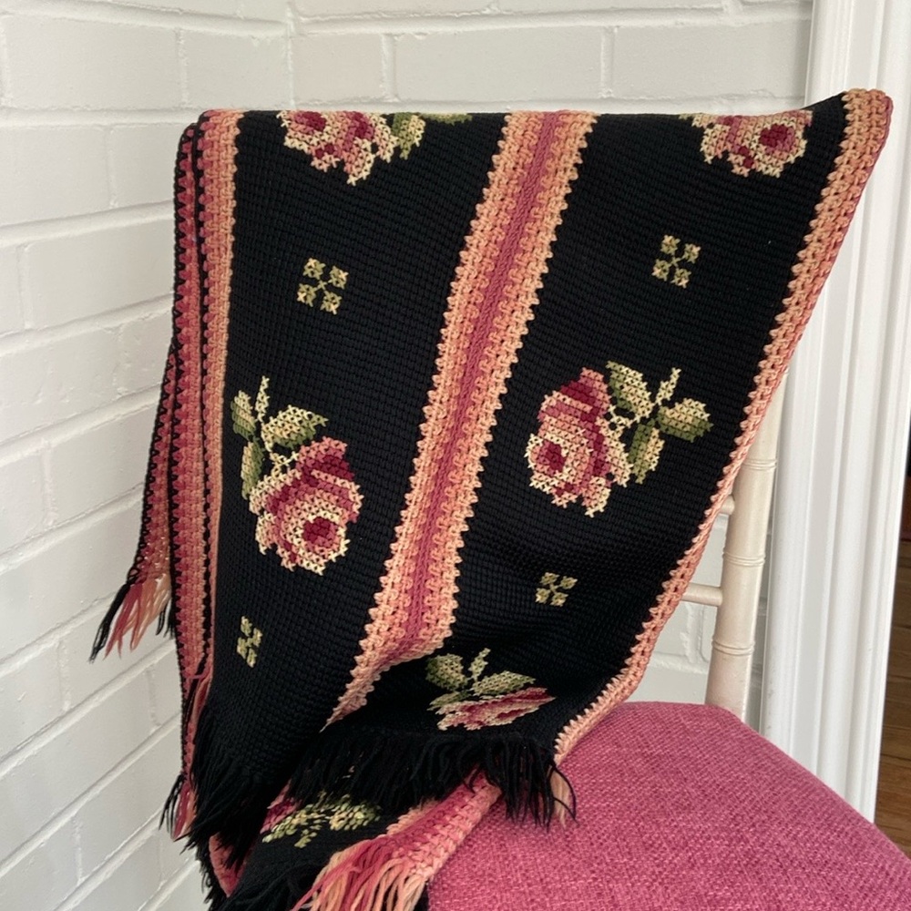 Classic Rose Design Knitted With Cross-stitch Overlay Throw Afagan Blanket Shaw - Picture 3 of 8